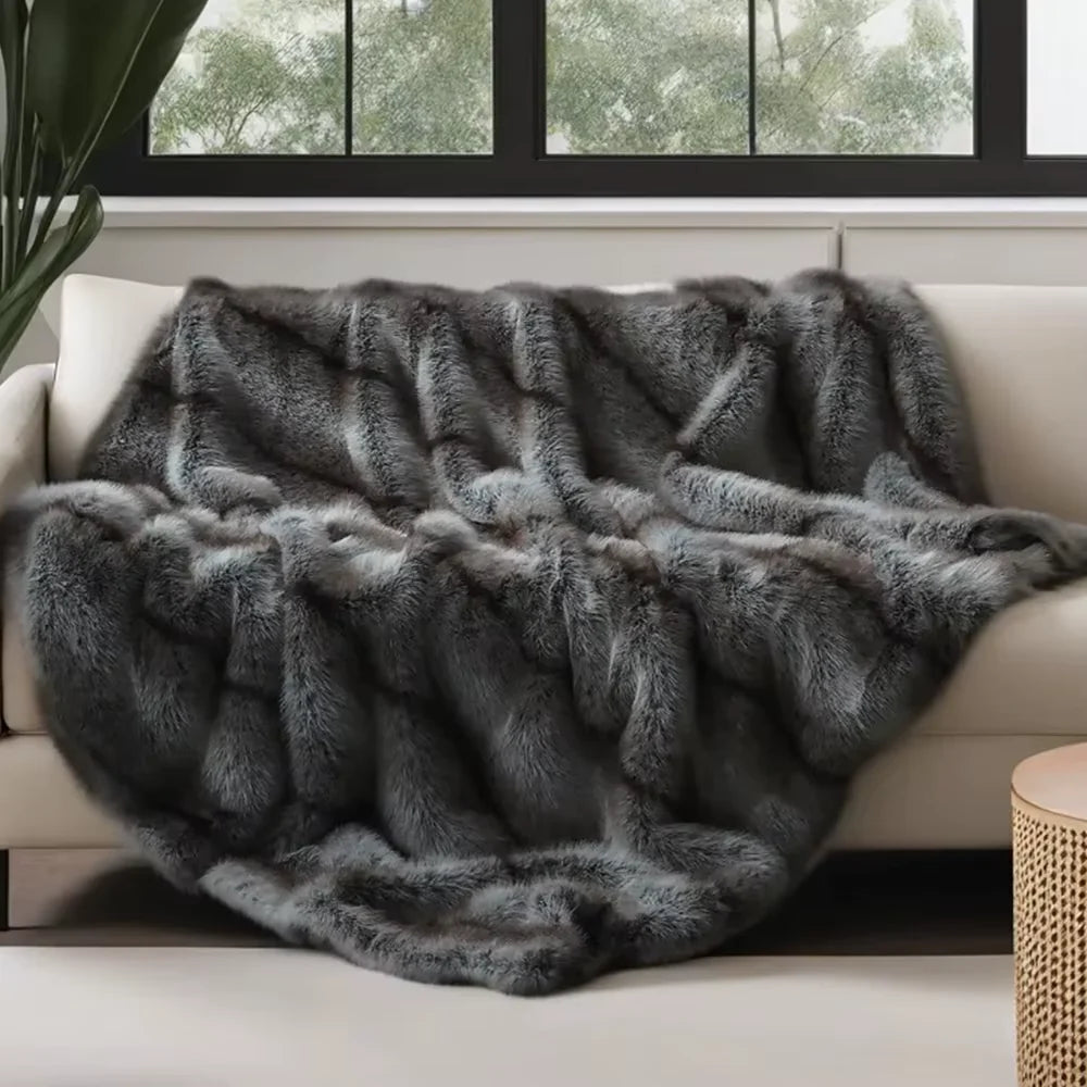 Luxurious Plaid Faux Fur Blanket - Elevate Your Home Decor with Ultimate Comfort