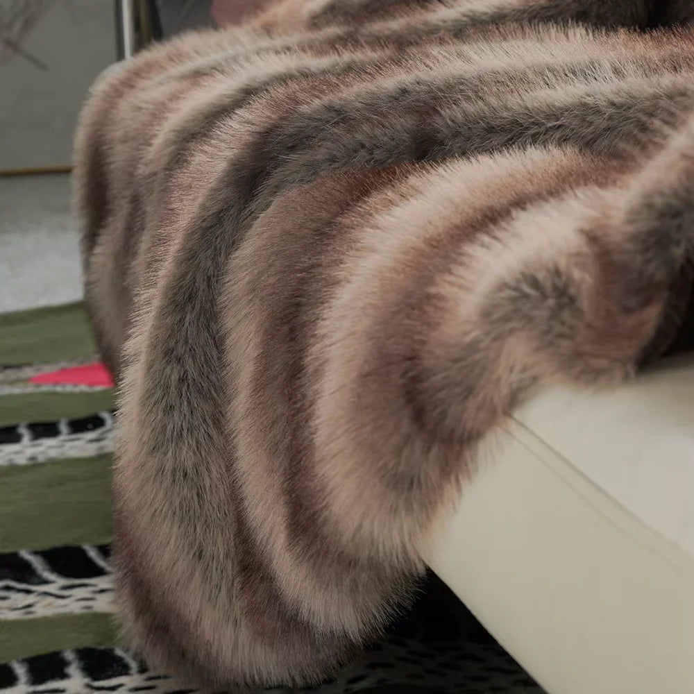 Luxurious Plaid Faux Fur Blanket - Elevate Your Home Decor with Ultimate Comfort