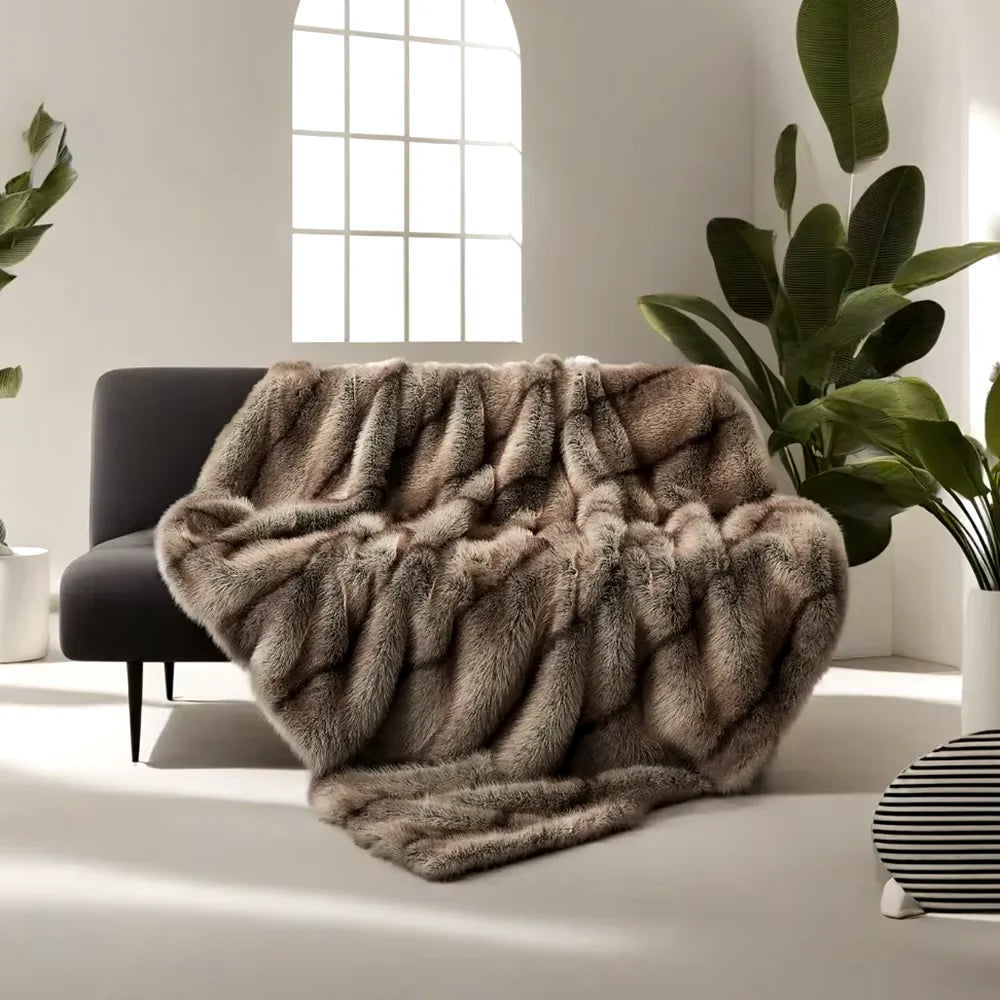 Luxurious Plaid Faux Fur Blanket - Elevate Your Home Decor with Ultimate Comfort