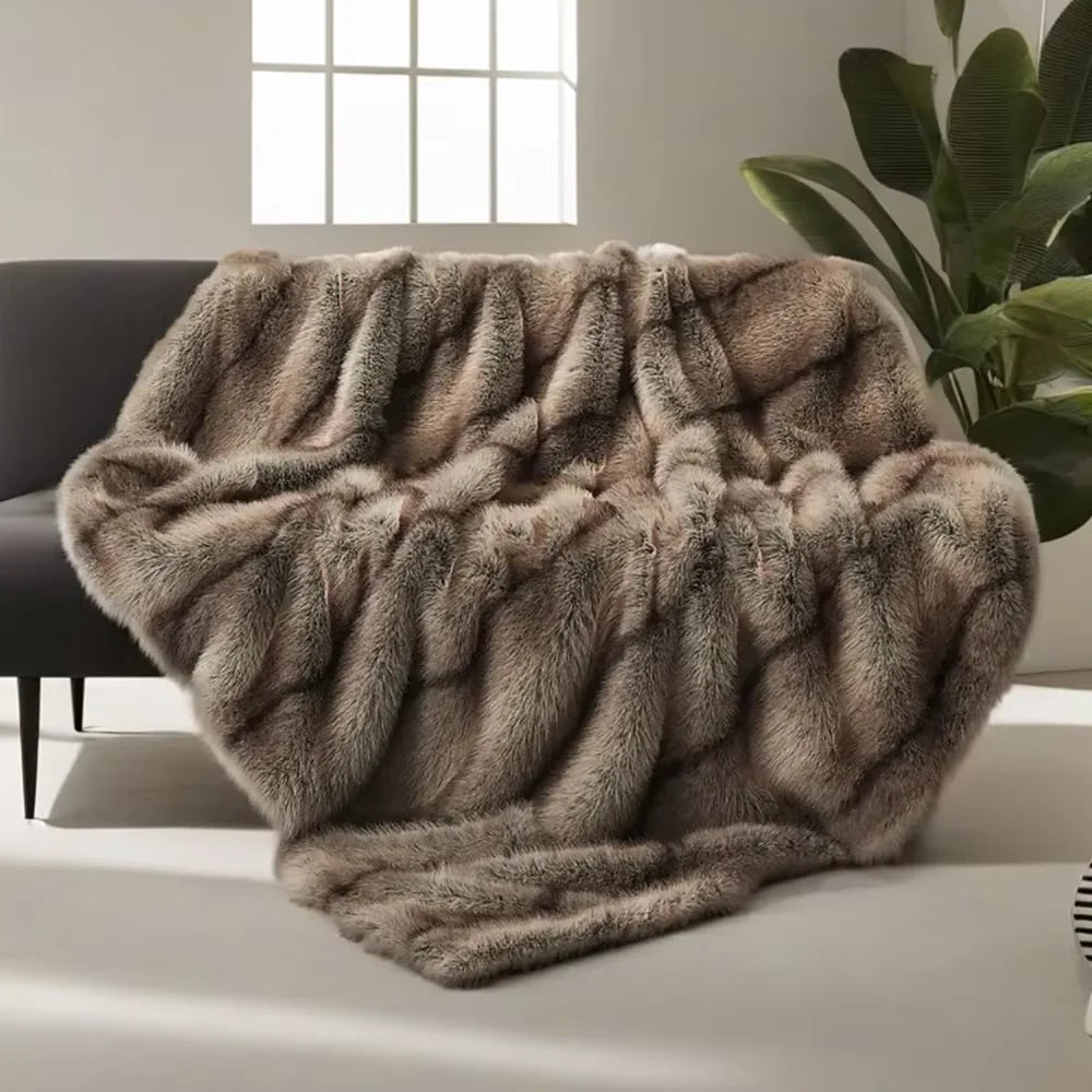 Luxurious Plaid Faux Fur Blanket - Elevate Your Home Decor with Ultimate Comfort