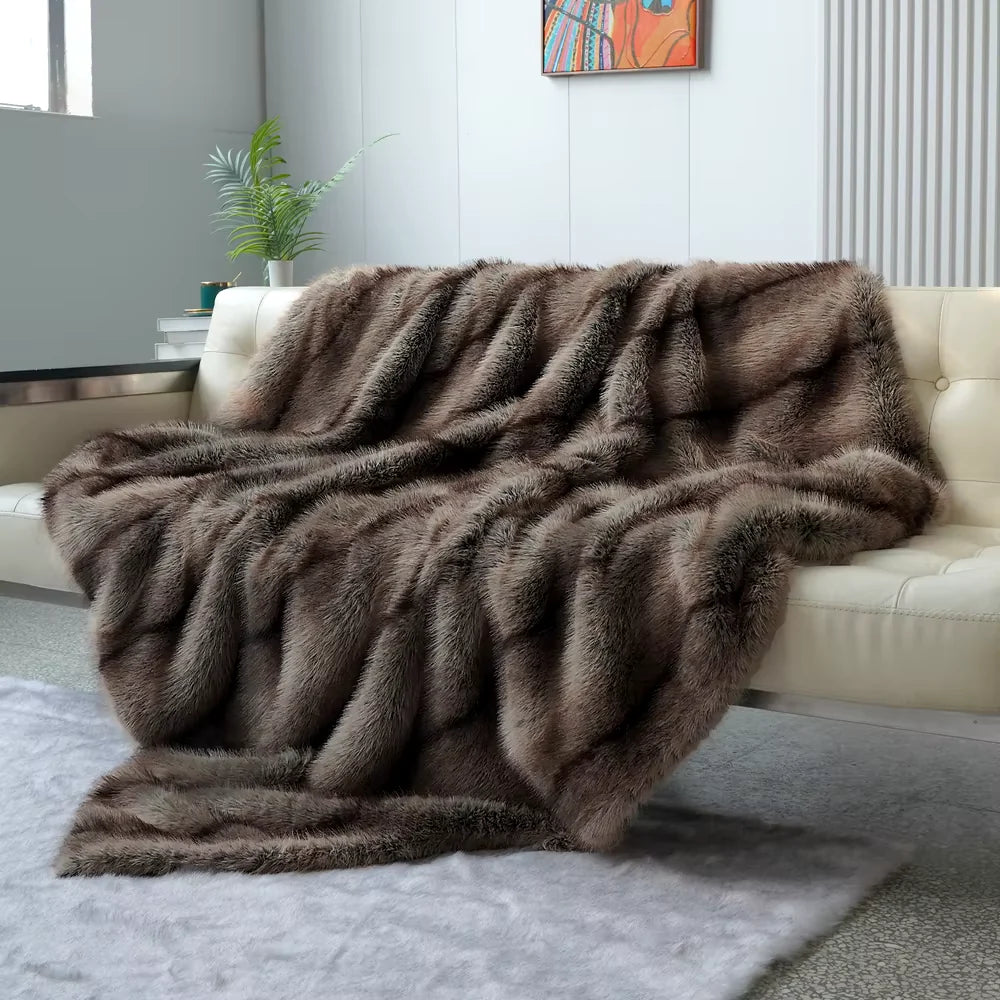 Luxurious Plaid Faux Fur Blanket - Elevate Your Home Decor with Ultimate Comfort