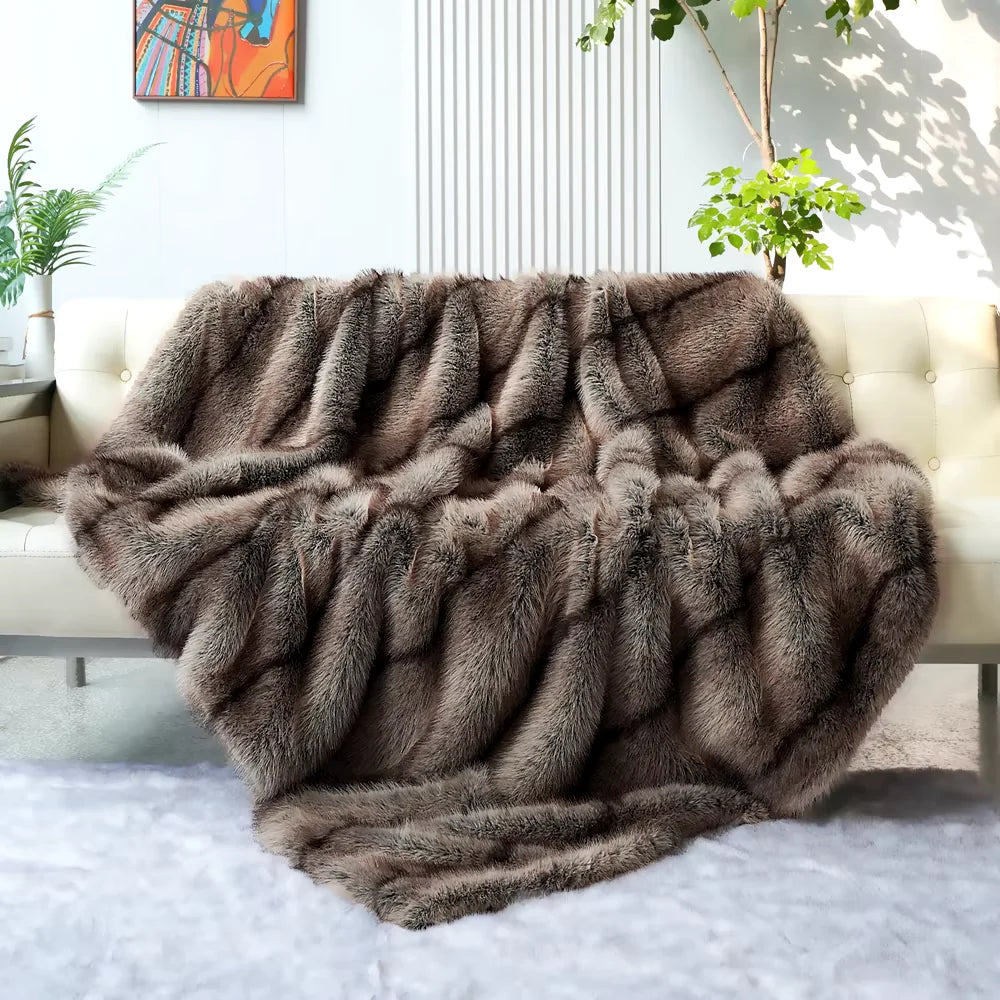 Luxurious Plaid Faux Fur Blanket - Elevate Your Home Decor with Ultimate Comfort