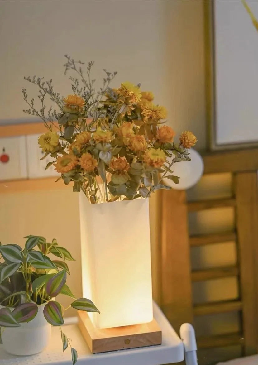 Dimmable Flower Vase 